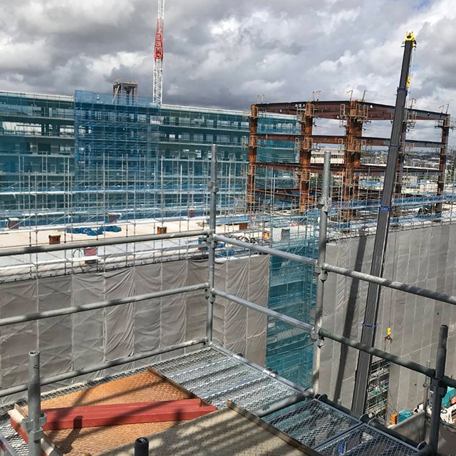 外壁工事業社に勤める